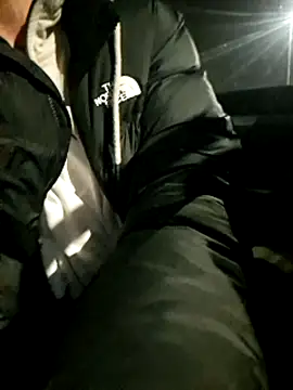 Snapshot of Zeefy chatting on 02/14/25, 07:44 Zeefy online show from 02/14/25, 07:44