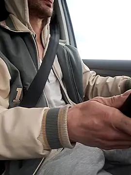 Snapshot of Zeefy chatting on 03/14/25, 07:37 Zeefy online show from 03/14/25, 07:37