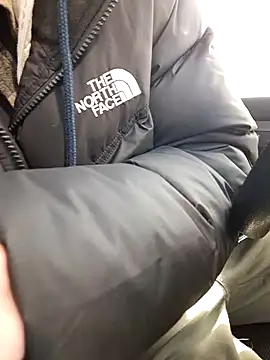 Snapshot of Zeefy chatting on 03/16/25, 09:38 Zeefy online show from 03/16/25, 09:38