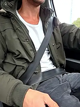 Snapshot of Zeefy chatting on 09/24/25, 01:25 Zeefy online show from 09/24/25, 01:25