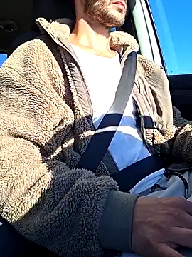 Snapshot of Zeefy chatting on 10/04/25, 08:01 Zeefy online show from 10/04/25, 08:01