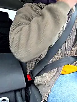 Snapshot of Zeefy chatting on 10/11/25, 11:42 Zeefy online show from 10/11/25, 11:42