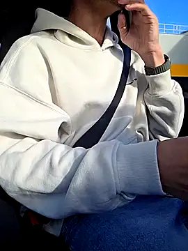 Snapshot of Zeefy chatting on 10/13/25, 08:14 Zeefy online show from 10/13/25, 08:14