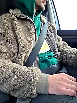 Snapshot of Zeefy chatting on 10/18/25, 07:20 Zeefy online show from 10/18/25, 07:20