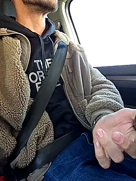 Snapshot of Zeefy chatting on 10/20/25, 06:58 Zeefy online show from 10/20/25, 06:58