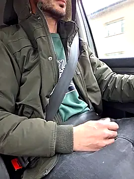 Snapshot of Zeefy chatting on 10/21/25, 08:04 Zeefy online show from 10/21/25, 08:04