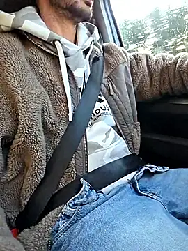 Snapshot of Zeefy chatting on 10/23/25, 06:34 Zeefy online show from 10/23/25, 06:34