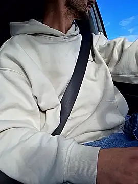 Snapshot of Zeefy chatting on 10/26/25, 09:48 Zeefy online show from 10/26/25, 09:48