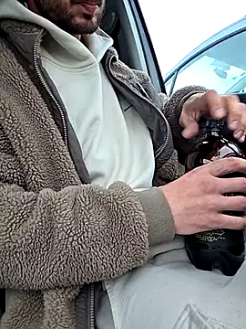 Snapshot of Zeefy chatting on 10/30/25, 08:05 Zeefy online show from 10/30/25, 08:05