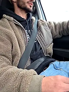 Snapshot of Zeefy chatting on 11/03/25, 09:43 Zeefy online show from 11/03/25, 09:43