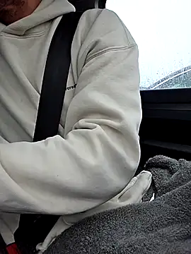 Snapshot of Zeefy chatting on 11/16/25, 08:09 Zeefy online show from 11/16/25, 08:09