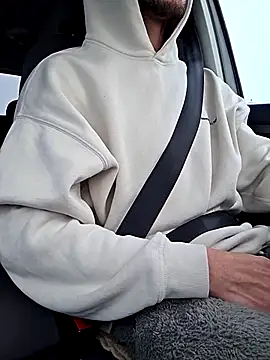 Snapshot of Zeefy chatting on 11/23/25, 09:42 Zeefy online show from 11/23/25, 09:42