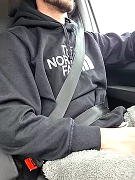 Snapshot of Zeefy chatting on 11/25/25, 10:04 Zeefy online show from 11/25/25, 10:04