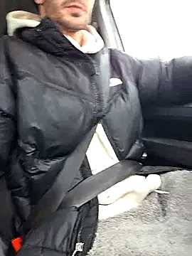 Snapshot of Zeefy chatting on 12/03/25, 08:56 Zeefy online show from 12/03/25, 08:56