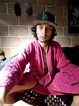 Snapshot of Pitudo20cmm chatting on 09/18/25, 06:37 Pitudo20cmm online show from 09/18/25, 06:37