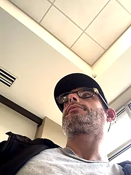 Snapshot of hailzeffn chatting on 09/23/25, 01:25 hailzeffn online show from 09/23/25, 01:25