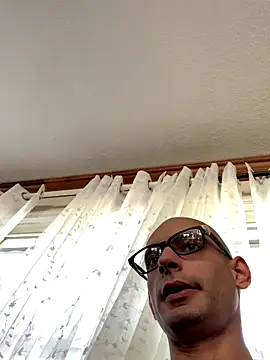 Snapshot of hailzeffn chatting on 09/28/25, 03:17 hailzeffn online show from 09/28/25, 03:17