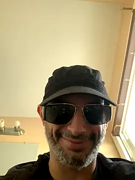 Snapshot of hailzeffn chatting on 10/17/25, 03:25 hailzeffn online show from 10/17/25, 03:25