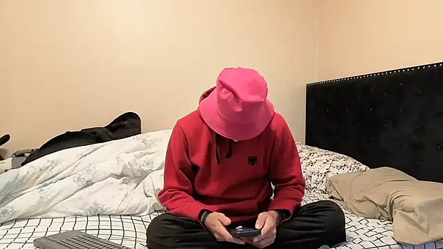 Snapshot of hailzeffn chatting on 10/27/25, 12:42 hailzeffn online show from 10/27/25, 12:42