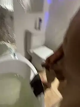 Snapshot of sexycouple109 chatting on 02/10/25, 02:41 sexycouple109 online show from 02/10/25, 02:41