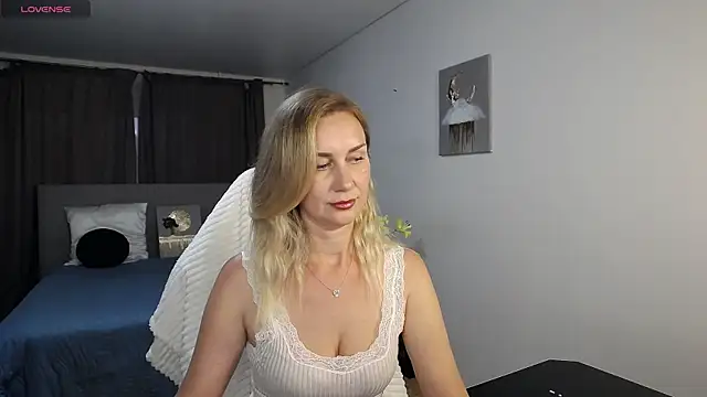 Snapshot of Vanessa_Nowak chatting on 06/30/26, 05:25 Vanessa Nowak online show from 06/30/26, 05:25