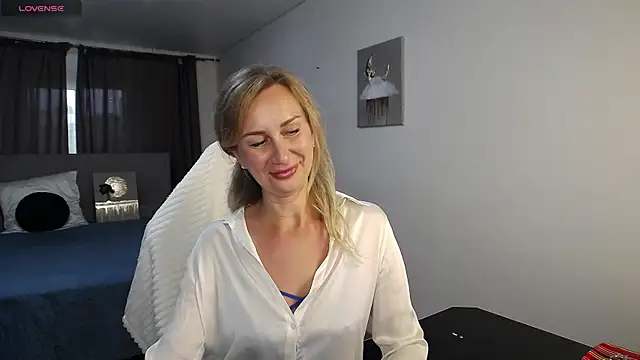 Snapshot of Vanessa_Nowak chatting on 07/05/26, 01:40 Vanessa Nowak online show from 07/05/26, 01:40