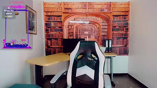 khiara moretti online show from 01/08/25, 07:24