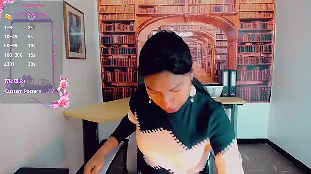 khiara moretti online show from 03/14/25, 07:55