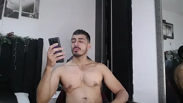 Snapshot of muscle_ares chatting on 12/16/24, 10:40 muscle ares online show from 12/16/24, 10:40