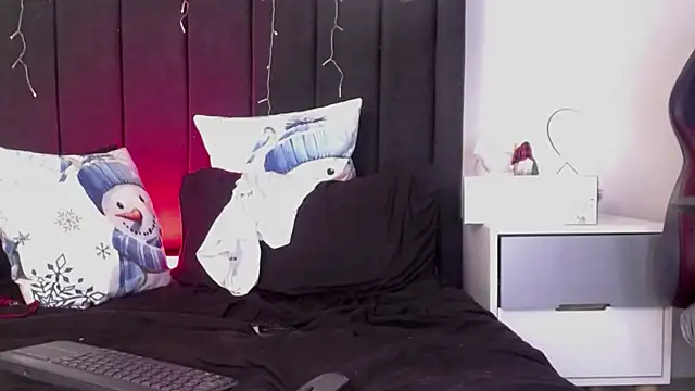 Snapshot of muscle_ares chatting on 12/28/24, 02:42 muscle ares online show from 12/28/24, 02:42