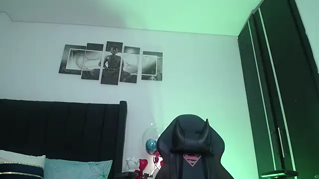 Snapshot of muscle_ares chatting on 02/18/25, 10:49 muscle ares online show from 02/18/25, 10:49