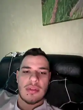 Snapshot of oscar_sweet22 chatting on 10/11/25, 12:04 oscar sweet22 online show from 10/11/25, 12:04