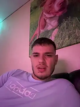 Snapshot of oscar_sweet22 chatting on 10/13/25, 07:58 oscar sweet22 online show from 10/13/25, 07:58