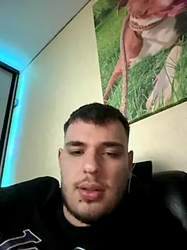 Snapshot of oscar_sweet22 chatting on 10/31/25, 12:00 oscar sweet22 online show from 10/31/25, 12:00