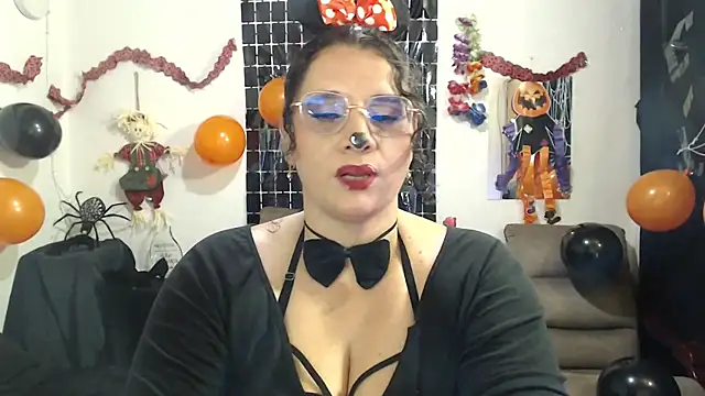 Snapshot of Aleja_Gonzales chatting on 10/30/25, 04:47 Aleja Gonzales online show from 10/30/25, 04:47