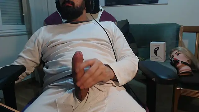 Snapshot of master4subslut chatting on 02/05/25, 02:19 master4subslut online show from 02/05/25, 02:19