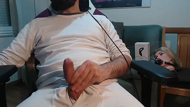 Snapshot of master4subslut chatting on 02/06/25, 01:05 master4subslut online show from 02/06/25, 01:05