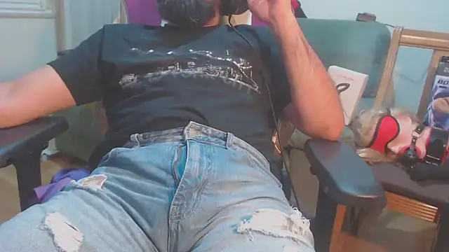 Snapshot of master4subslut chatting on 10/05/25, 09:45 master4subslut online show from 10/05/25, 09:45