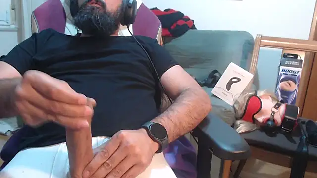 Snapshot of master4subslut chatting on 10/17/25, 12:14 master4subslut online show from 10/17/25, 12:14