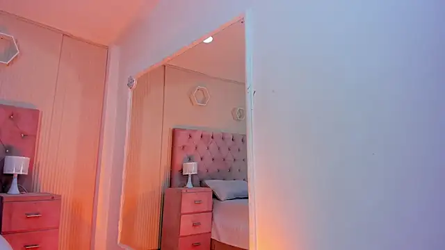 Agathaargent  online show from 11/28/25, 04:37