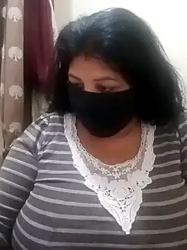 Snapshot of Shoni__ chatting on 12/08/24, 06:17 Shoni online show from 12/08/24, 06:17