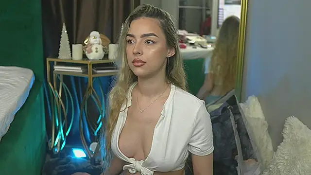 Snapshot of ScarletColes chatting on 01/10/25, 10:36 ScarletColes online show from 01/10/25, 10:36