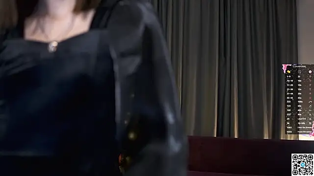 Snapshot of AnneKlint chatting on 12/25/24, 11:11 AnneKlint online show from 12/25/24, 11:11