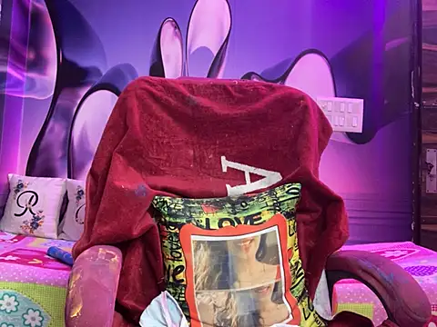 Royal girl 1 online show from 03/13/25, 07:28