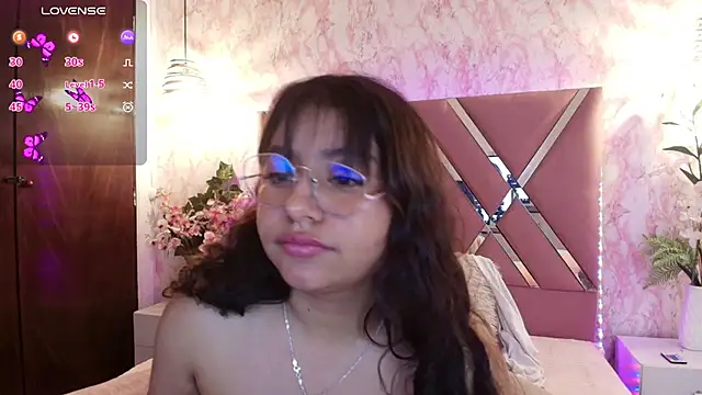 Snapshot of Miaa_Smiith1 chatting on 03/06/25, 06:37 Miaa Smiith1 online show from 03/06/25, 06:37