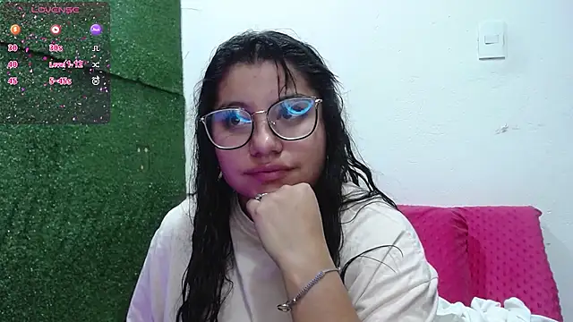 Snapshot of Miaa_Smiith1 chatting on 11/04/25, 10:03 Miaa Smiith1 online show from 11/04/25, 10:03