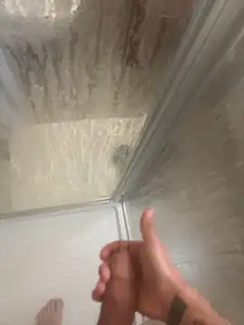 Snapshot of LucaDonna998 chatting on 12/19/24, 10:32 LucaDonna998 online show from 12/19/24, 10:32