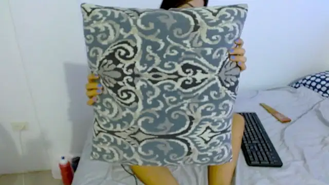 Snapshot of samanta_r_ chatting on 02/13/25, 10:54 samanta r  online show from 02/13/25, 10:54