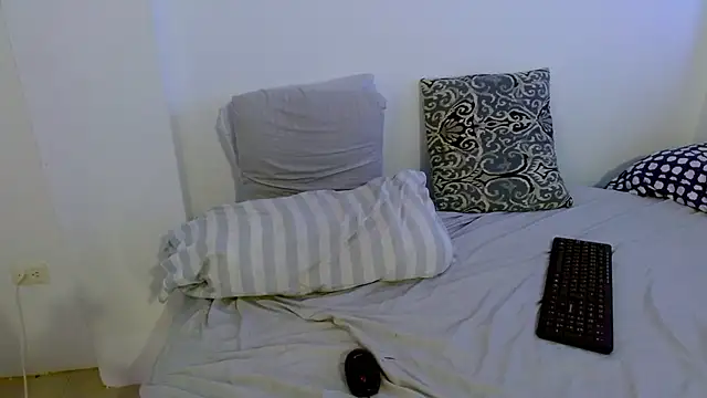 Snapshot of samanta_r_ chatting on 02/15/25, 06:23 samanta r  online show from 02/15/25, 06:23