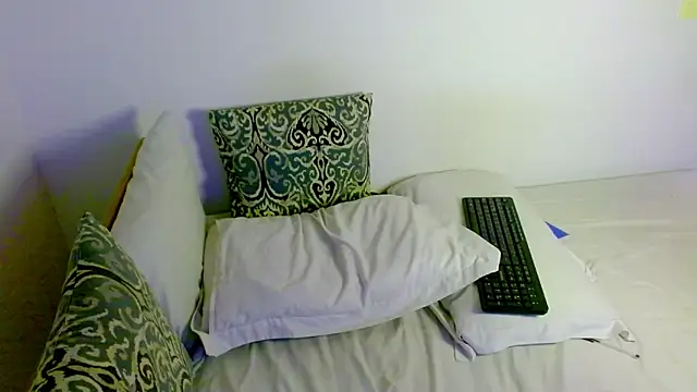 Snapshot of samanta_r_ chatting on 04/30/26, 08:57 samanta r online show from 04/30/26, 08:57
